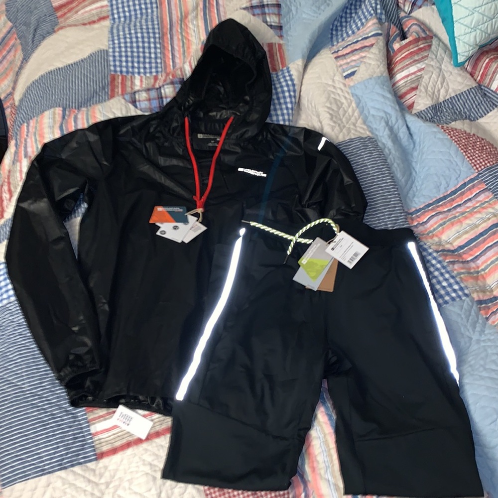 Pullover running jacket with hood and running leggings mens size small combo